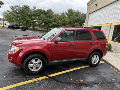 2011 Ford Escape XLT   - Photo 2 - Elkhart, IN 46514