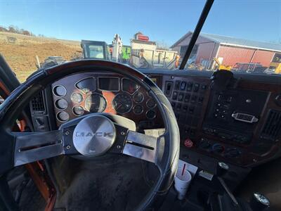 2009 Mack GU800 Granite   - Photo 15 - Elkhart, IN 46514