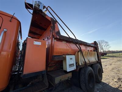 2009 Mack GU800 Granite   - Photo 11 - Elkhart, IN 46514