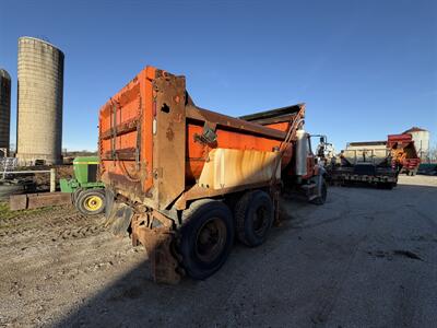 2009 Mack GU800 Granite   - Photo 5 - Elkhart, IN 46514