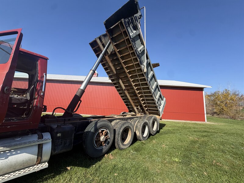 1995 Ford LTLS9000 - Photo 10 - Elkhart, IN 46514