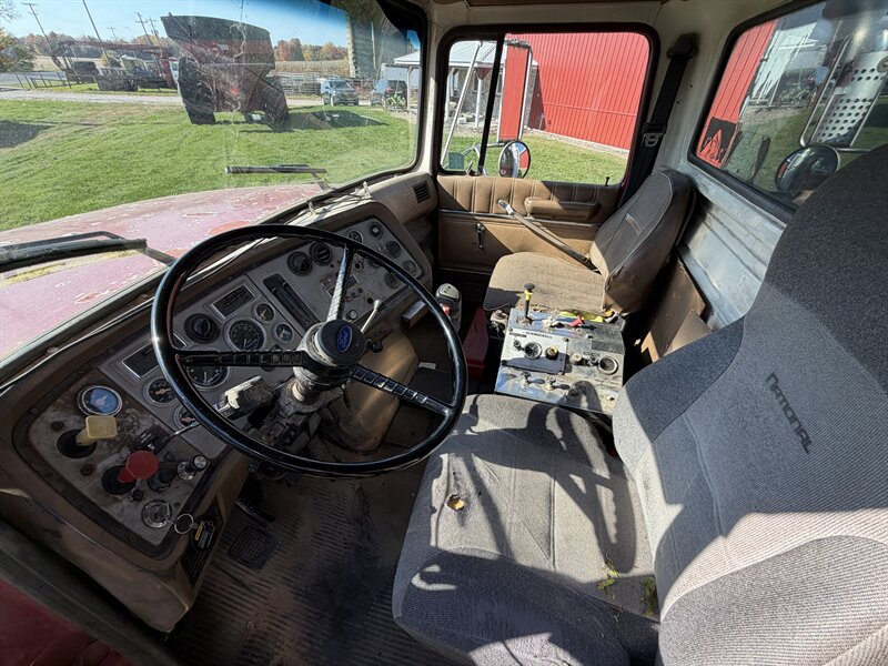 1995 Ford LTLS9000 - Photo 18 - Elkhart, IN 46514