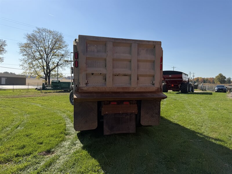 1995 Ford LTLS9000 - Photo 4 - Elkhart, IN 46514
