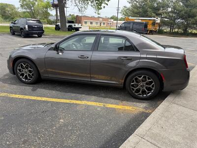 2015 Chrysler 300 S   - Photo 3 - Elkhart, IN 46514