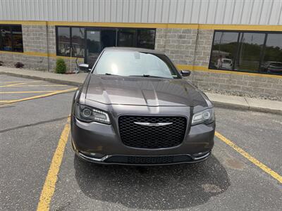 2015 Chrysler 300 S   - Photo 9 - Elkhart, IN 46514