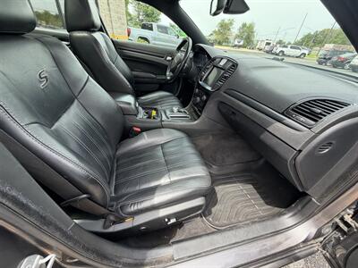 2015 Chrysler 300 S   - Photo 10 - Elkhart, IN 46514