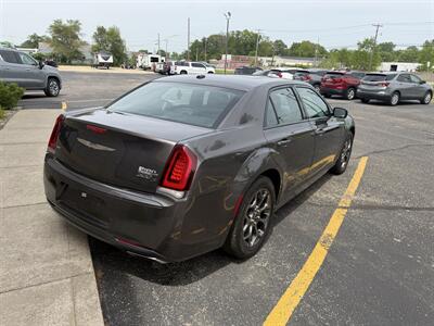 2015 Chrysler 300 S   - Photo 6 - Elkhart, IN 46514