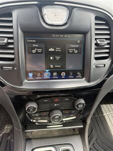 2015 Chrysler 300 S   - Photo 15 - Elkhart, IN 46514