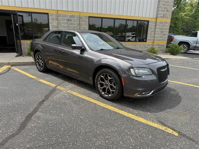 2015 Chrysler 300 S   - Photo 8 - Elkhart, IN 46514