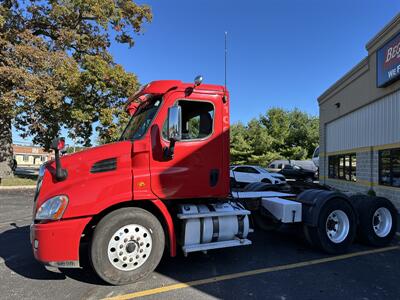 2016 Freightliner Cascadia Tractor   - Photo 2 - Elkhart, IN 46514