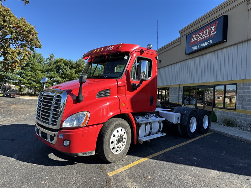 2016 Freightliner Cascadia Tractor - Photo 1 - Elkhart, IN 46514