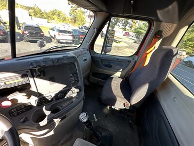 2016 Freightliner Cascadia Tractor   - Photo 12 - Elkhart, IN 46514
