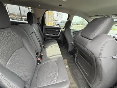 2011 GMC Acadia SL   - Photo 14 - Elkhart, IN 46514