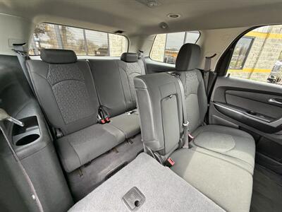 2011 GMC Acadia SL   - Photo 15 - Elkhart, IN 46514