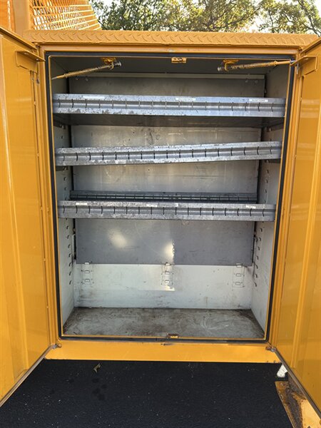 2006 International 4400 Bucket Truck   - Photo 24 - Elkhart, IN 46514