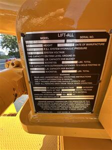 2006 International 4400 Bucket Truck   - Photo 16 - Elkhart, IN 46514