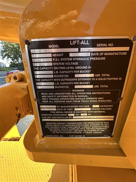 2006 International 4400 Bucket Truck   - Photo 16 - Elkhart, IN 46514