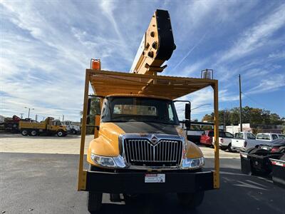 2006 International 4400 Bucket Truck   - Photo 2 - Elkhart, IN 46514