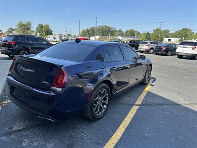 2016 Chrysler 300 Series S   - Photo 5 - Elkhart, IN 46514