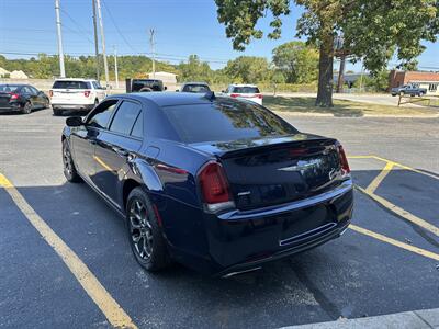 2016 Chrysler 300 Series S   - Photo 3 - Elkhart, IN 46514
