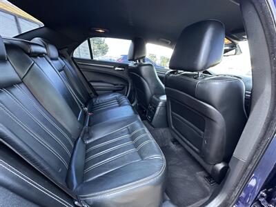 2016 Chrysler 300 Series S   - Photo 10 - Elkhart, IN 46514