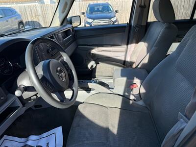 2006 Jeep Commander 4dr SUV   - Photo 12 - Elkhart, IN 46514