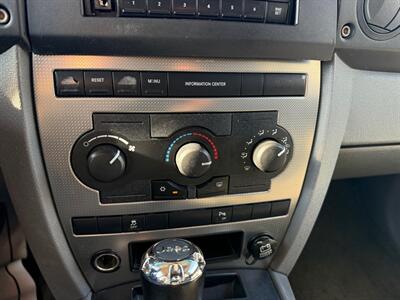 2006 Jeep Commander 4dr SUV   - Photo 19 - Elkhart, IN 46514