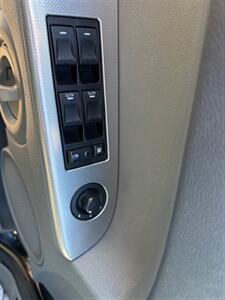 2006 Jeep Commander 4dr SUV   - Photo 16 - Elkhart, IN 46514