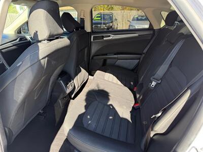 2020 Ford Fusion SE   - Photo 12 - Elkhart, IN 46514