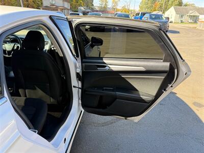 2020 Ford Fusion SE   - Photo 14 - Elkhart, IN 46514