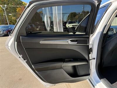 2020 Ford Fusion SE   - Photo 11 - Elkhart, IN 46514