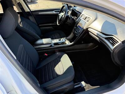 2020 Ford Fusion SE   - Photo 17 - Elkhart, IN 46514