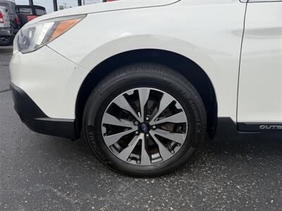 2017 Subaru Outback 3.6R Limited - Photo 3 - Elkhart, IN 46514
