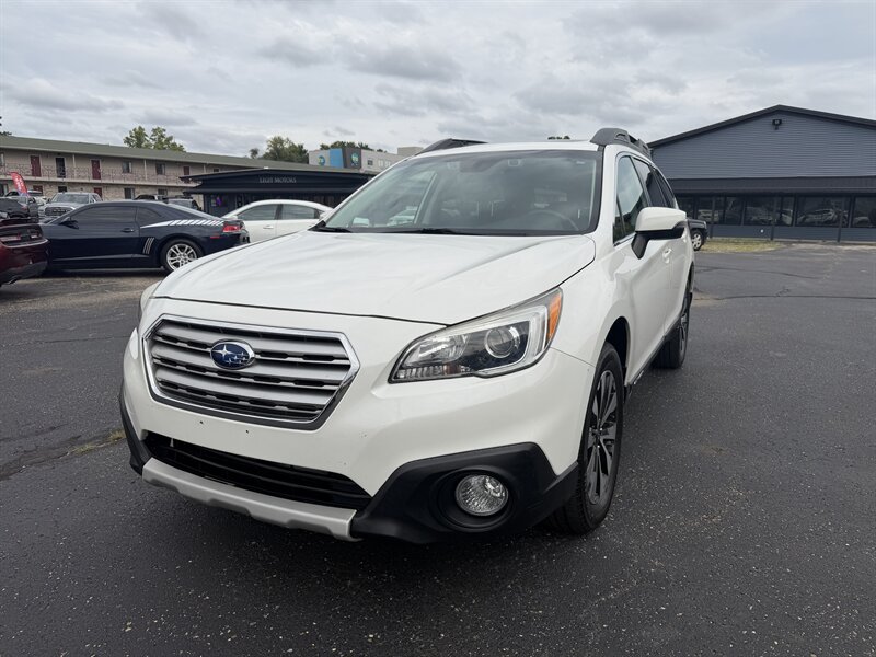 2017 Subaru Outback 3.6R Limited   - Photo 1 - Elkhart, IN 46514