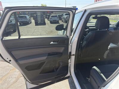 2022 Volkswagen Atlas Cross Sport SE 4Motion - Photo 13 - Elkhart, IN 46514