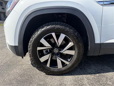 2022 Volkswagen Atlas Cross Sport SE 4Motion - Photo 3 - Elkhart, IN 46514