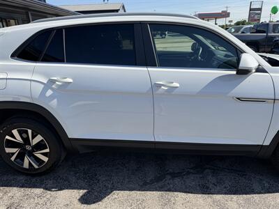 2022 Volkswagen Atlas Cross Sport SE 4Motion - Photo 8 - Elkhart, IN 46514
