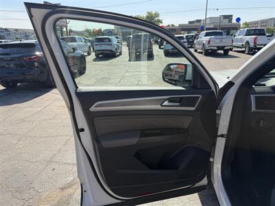 2022 Volkswagen Atlas Cross Sport SE 4Motion - Photo 11 - Elkhart, IN 46514