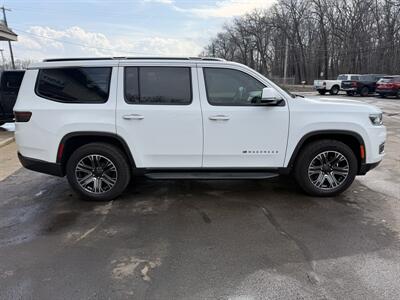 2022 Jeep Wagoneer Series III   - Photo 8 - Elkhart, IN 46514