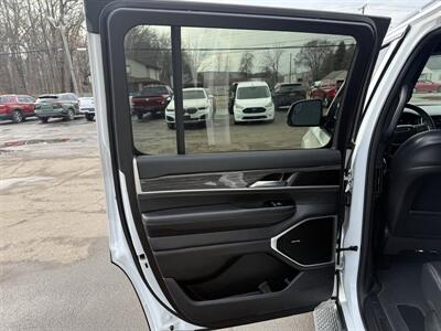 2022 Jeep Wagoneer Series III   - Photo 13 - Elkhart, IN 46514