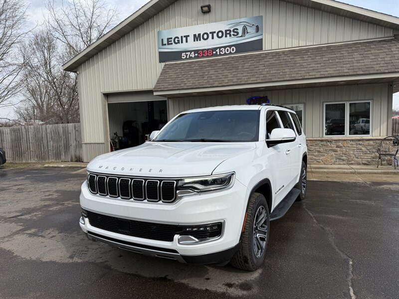 2022 Jeep Wagoneer Series III   - Photo 1 - Elkhart, IN 46514