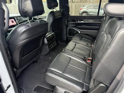 2022 Jeep Wagoneer Series III   - Photo 14 - Elkhart, IN 46514