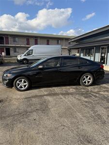 2017 Chevrolet Malibu LS   - Photo 2 - Elkhart, IN 46514