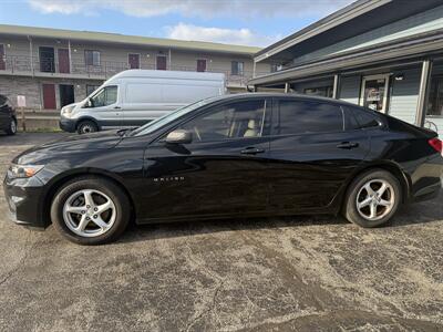2017 Chevrolet Malibu LS   - Photo 9 - Elkhart, IN 46514