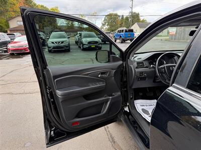 2017 Honda Pilot EXL   - Photo 8 - Elkhart, IN 46514