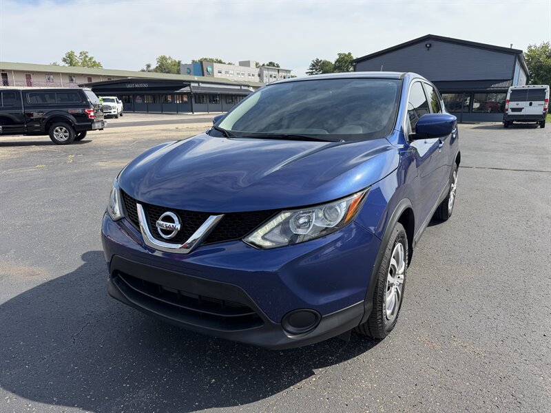 2018 Nissan Rogue Sport S   - Photo 1 - Elkhart, IN 46514