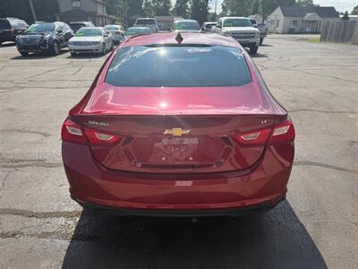 2017 Chevrolet Malibu LT   - Photo 4 - Elkhart, IN 46514
