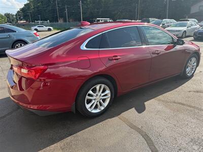 2017 Chevrolet Malibu LT   - Photo 3 - Elkhart, IN 46514