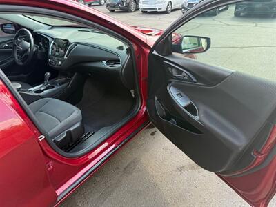 2017 Chevrolet Malibu LT   - Photo 14 - Elkhart, IN 46514
