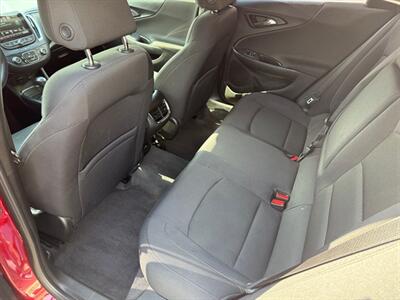 2017 Chevrolet Malibu LT   - Photo 9 - Elkhart, IN 46514